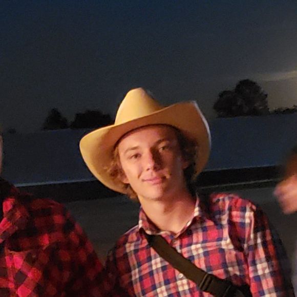 Meet your Posher, Chris - Picture 1 of 1